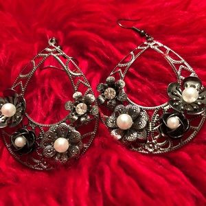 Icing black & pearl dangle earrings